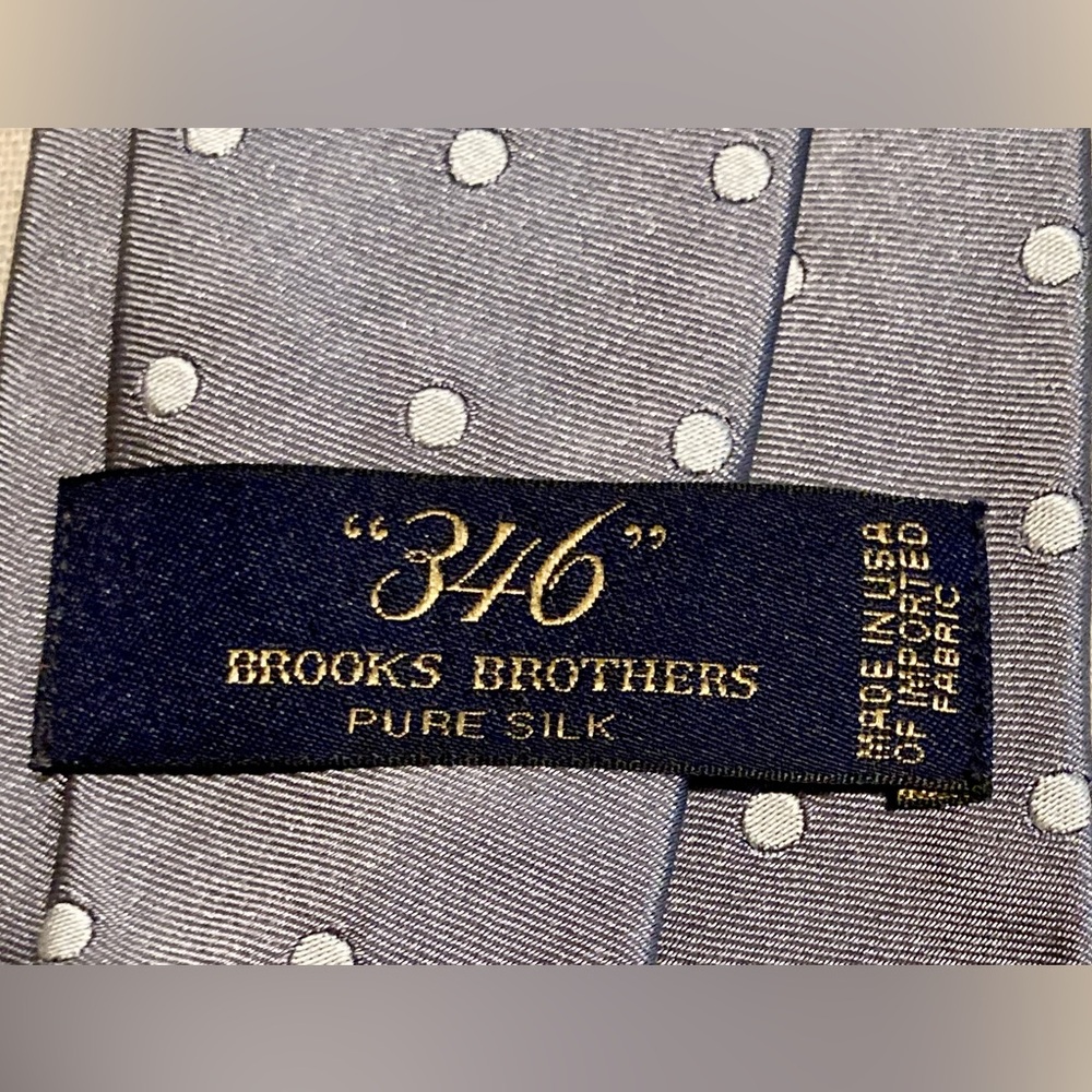 New Brooks Brothers “346“ Pure Silk Tie, gray with white dots.